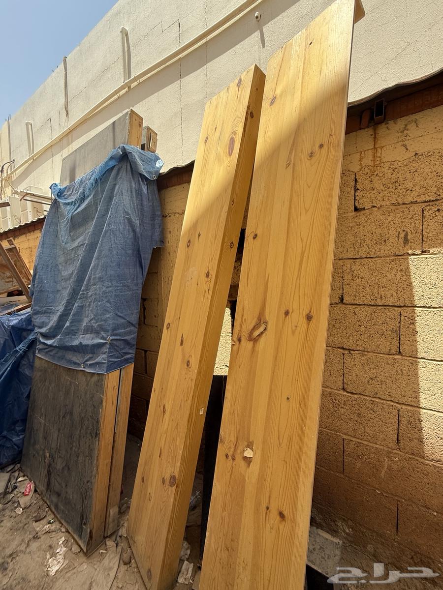 للبيع طاولات وارفف خشب كبيره64354016731778112