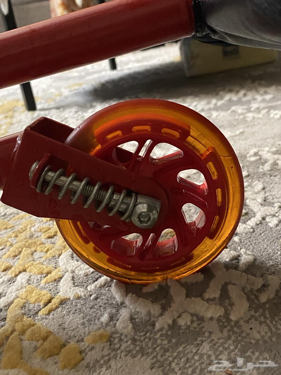 The chair is in good condition, adjustable height, and safe64353676884482112