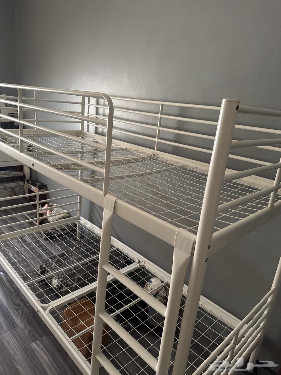 سرير ايكيا دورين مستعمل وشفنيره من أربع ادراج64357113905795110