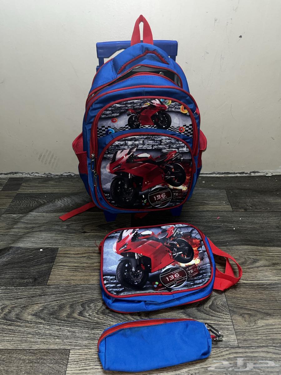 شنطة مدرسيه بكفرات ولادي مع ملحقاتها64350025941379111