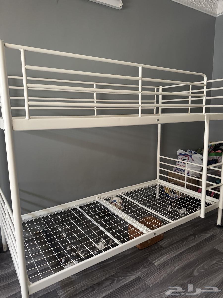 سرير ايكيا دورين مستعمل وشفنيره من أربع ادراج64357113905795111