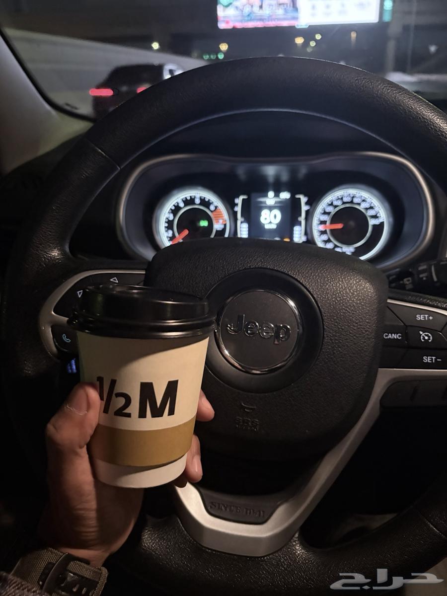 جيب شيروكي سبورت وكاله حاله ممتازه 201664500588585219110