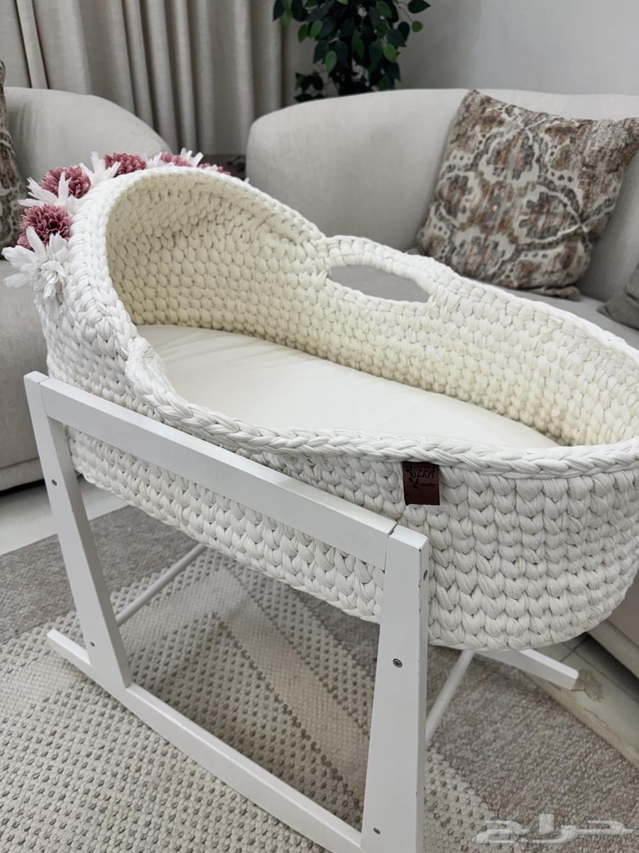 Cradle with white mattress and base64351896769921110