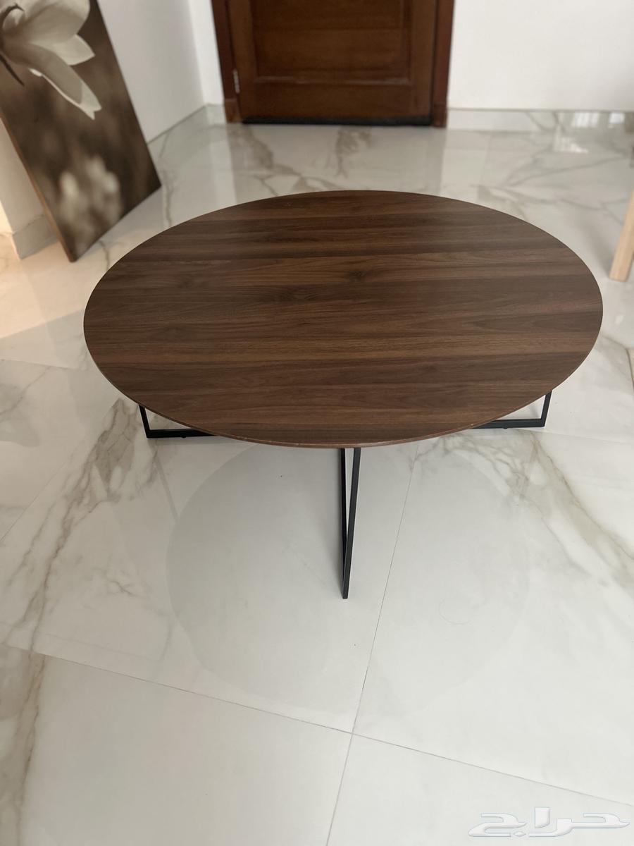 Round table64354666929793111