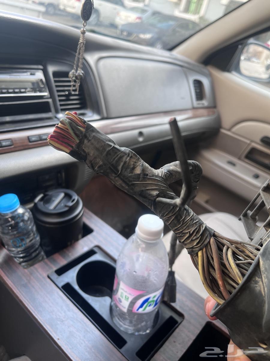 علبة فيوزات فورد فكتوريا64501395648643113