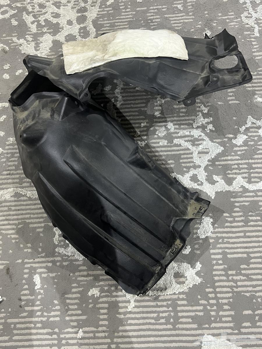 2023 Camry front right inner fender, agency, has a small repairable crack64494468548610112