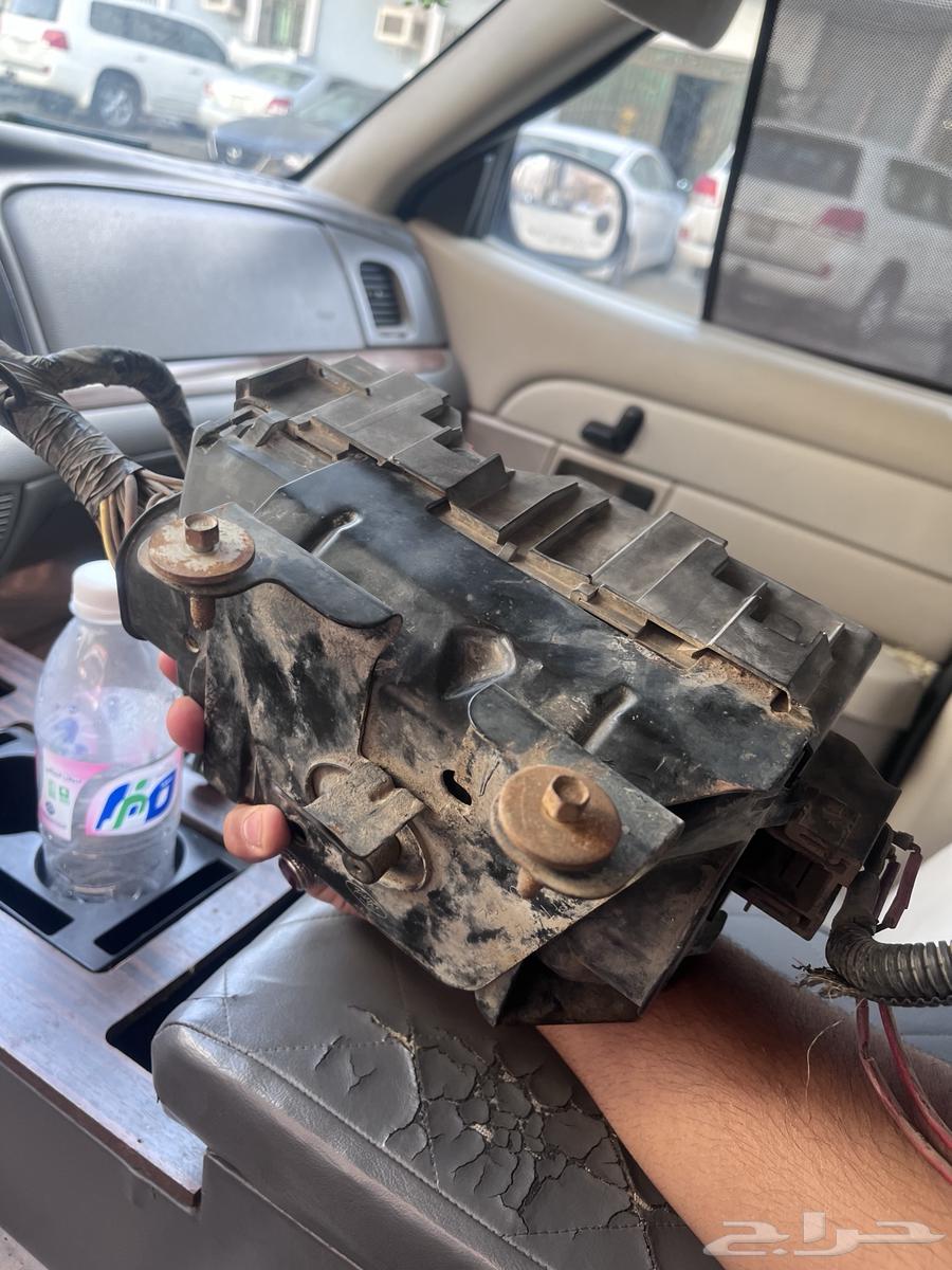 علبة فيوزات فورد فكتوريا64501395648643112