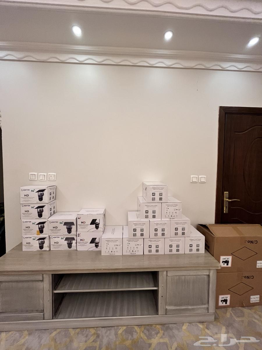 Solar-powered surveillance cameras with 5G chip camera camera64362074734850110