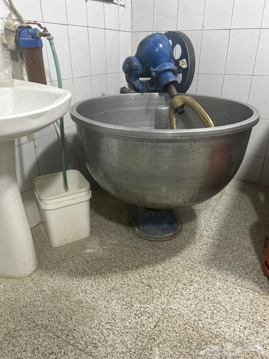 150 kg mixer, table, and sheet metal items from Tamis shop64360275698946112