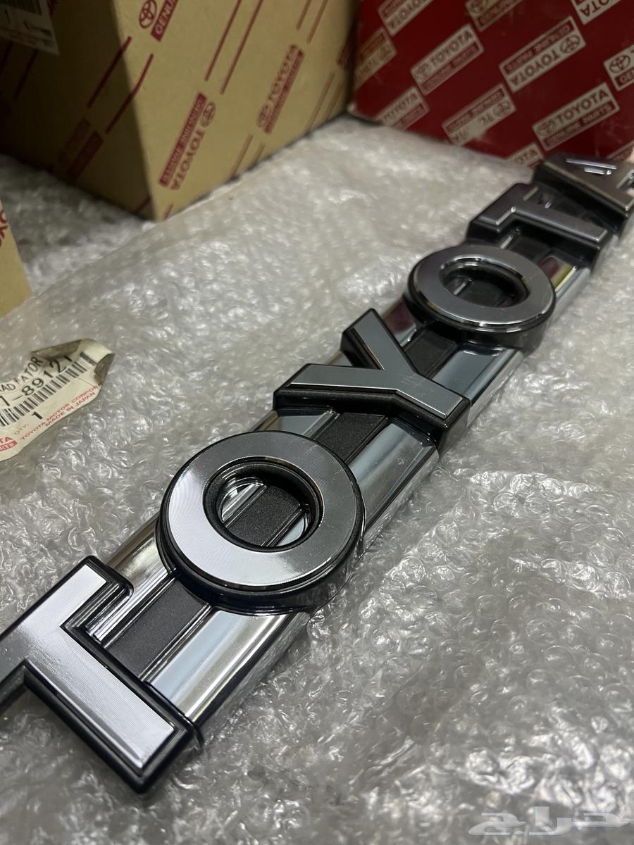 علامة شبك هايلوكس 89-91 جديد اصلي64500825933825112