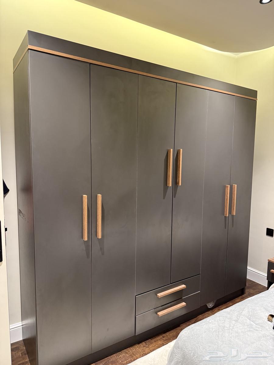 Cabinet, shelves, and table for sale64369908232705110