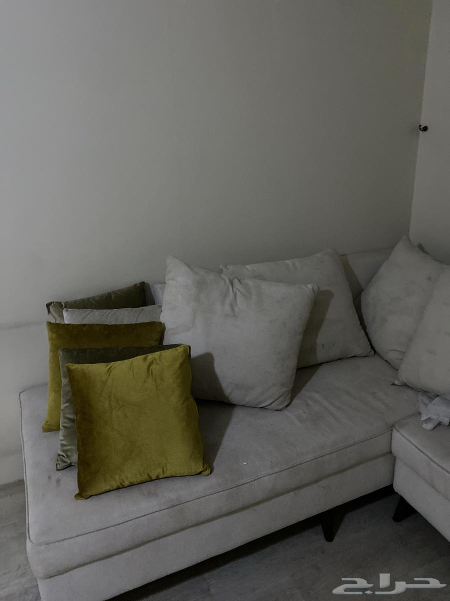 L-shaped sofa64362302667778111