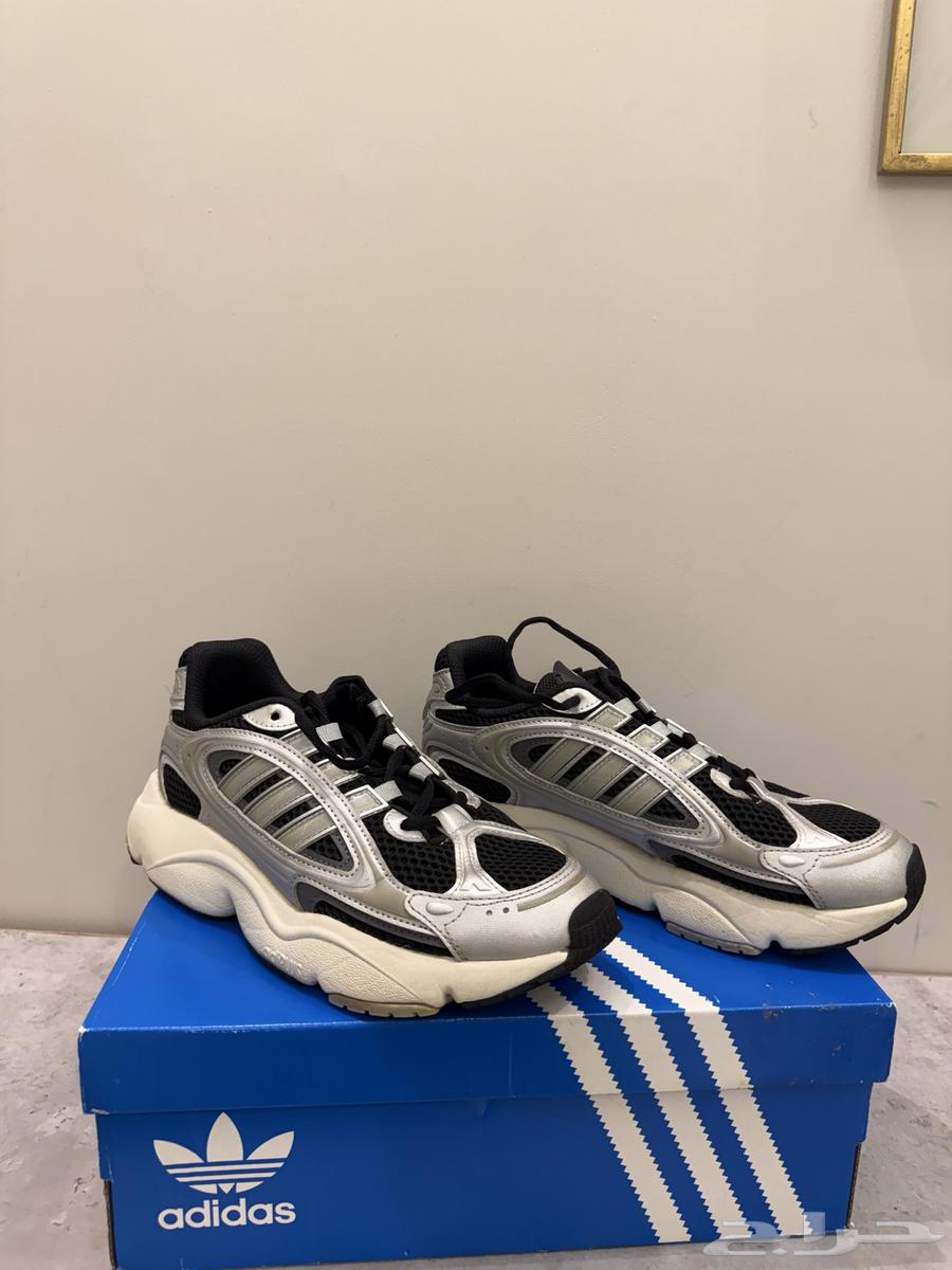 للبيع حذاء رياضي64352473768834110