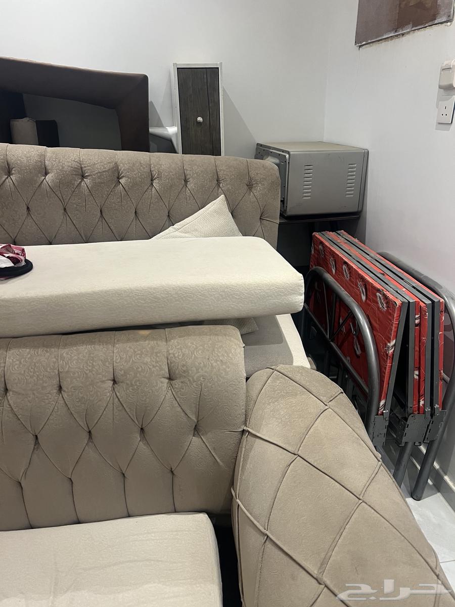 كنب ومساند وفرشه وطولتين خدمه وطولت تلفزيون64358206656898113