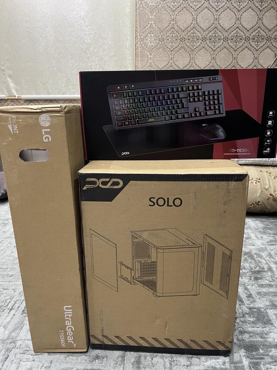 PC with monitor and keyboard64358770945155111