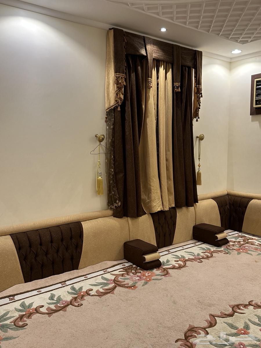 Floor seating64360812495491110