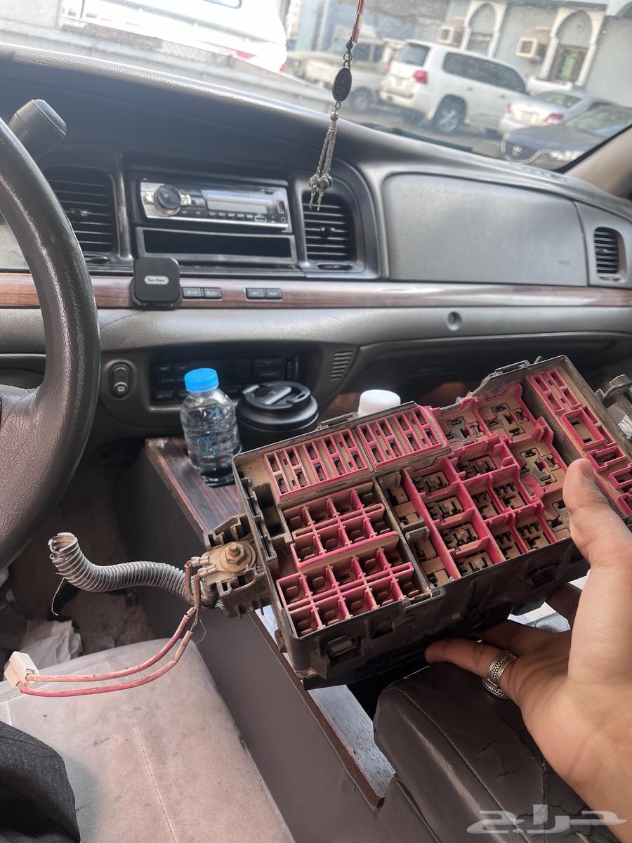 علبة فيوزات فورد فكتوريا64501395648643110