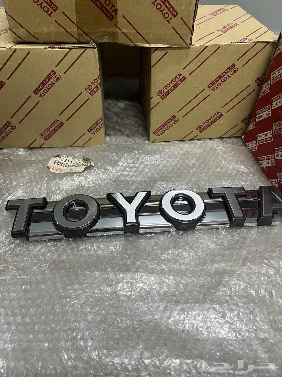 علامة شبك هايلوكس 89-91 جديد اصلي64500825933825111