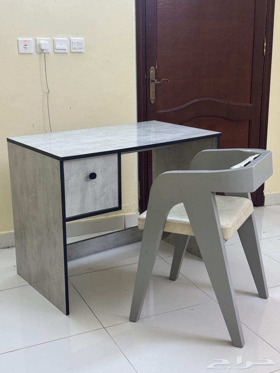 مكتب وكرسي جديدين64349923947906110