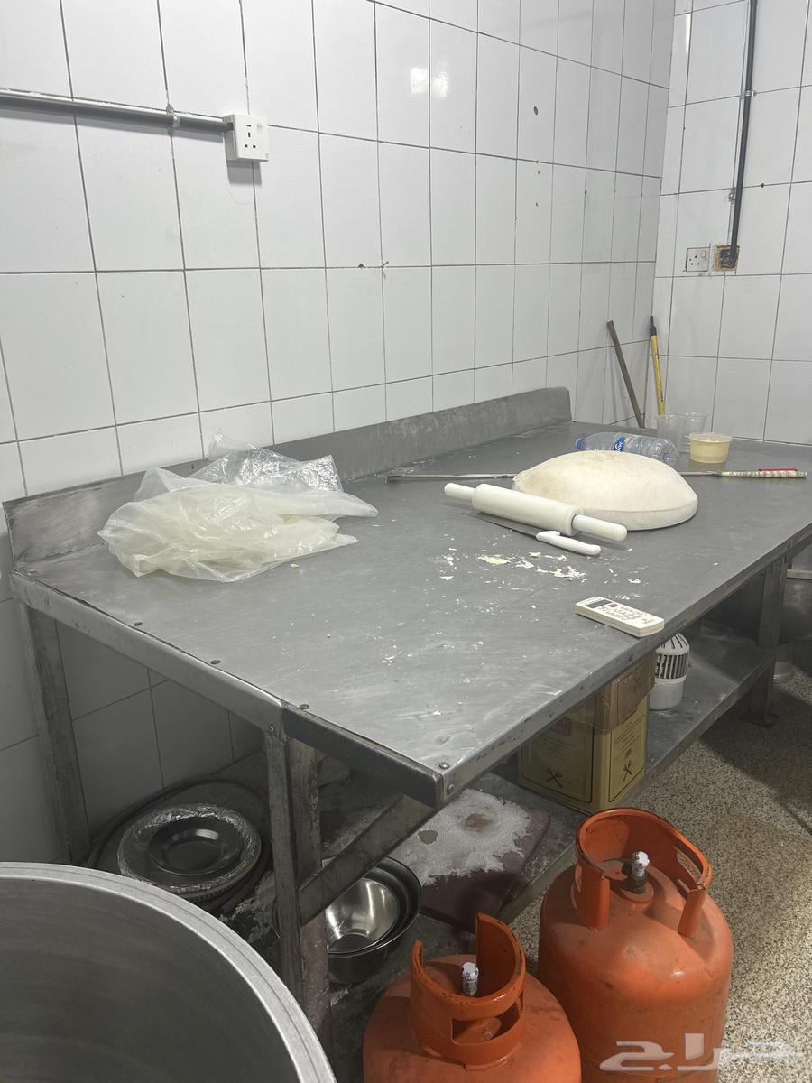 150 kg mixer, table, and sheet metal items from Tamis shop64360275698946114