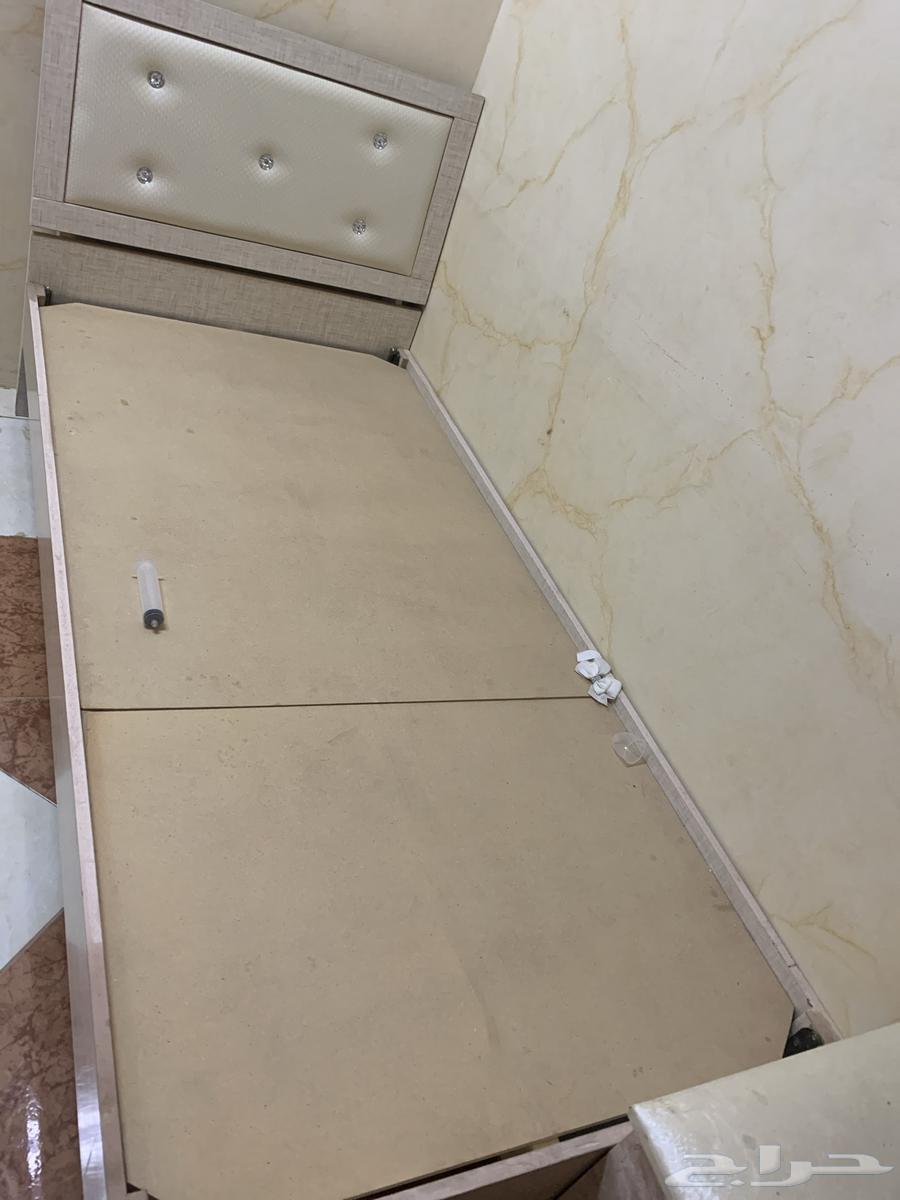 دولاب مع عدد 2 كرسي   2 كراسي حديد64357099731715110