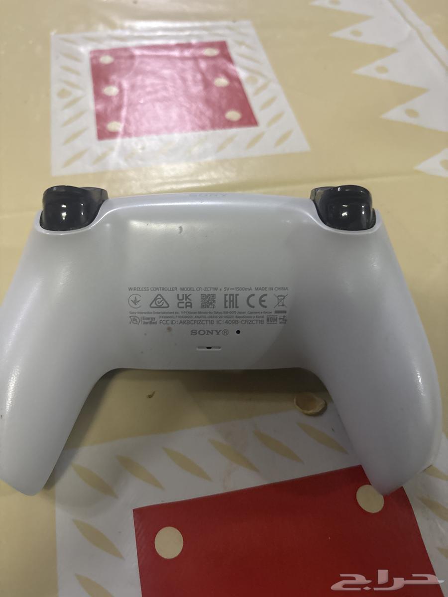 يد سوني 5 سليمه المشكله الوحيده التعليق فقط64357232666498111