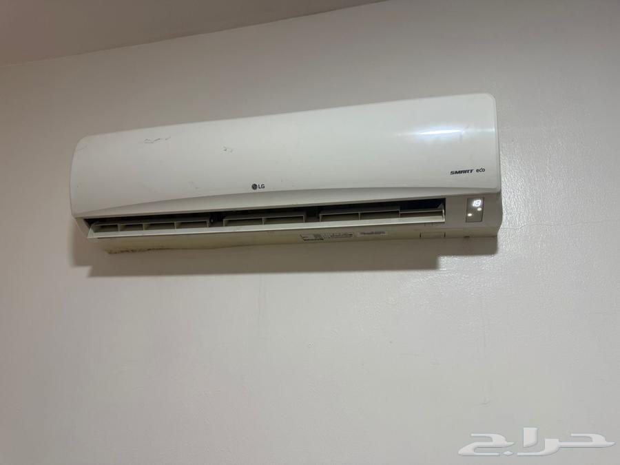 Air conditioners and sofa set and dining table64361400066305112