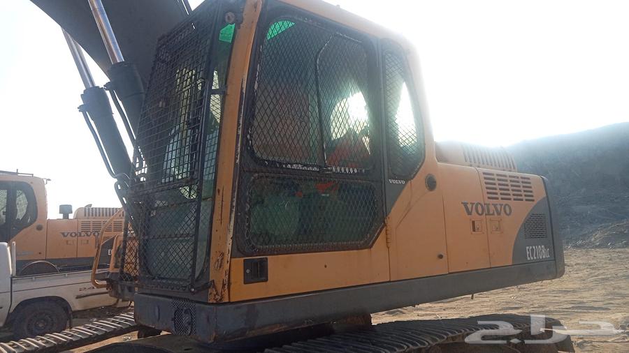 Buklein Volvo 210 Al-Futtaim with Hammer Operator Required64501229337345112