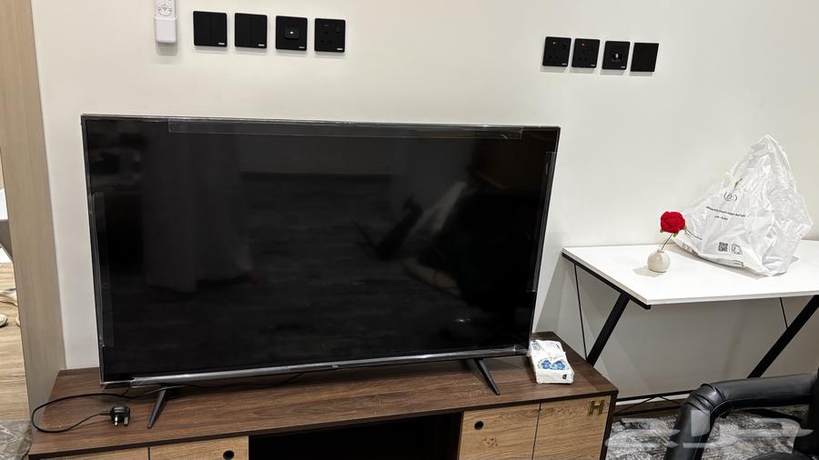 شاشة تلفزيون TCL 55 بوصه وريموتها موجود64362438641667113