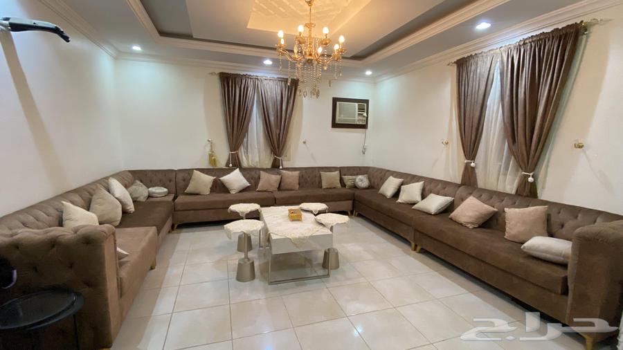 كنب مجلس كبير و فخم نظيف كانه جديد ع شرط64355289967491113