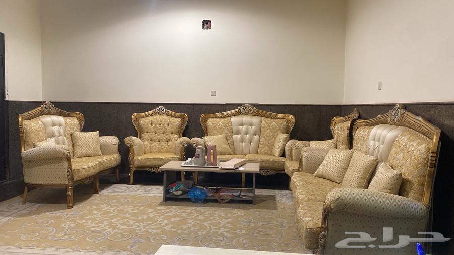 كنب كلاسيك بحالة جيدة جدا64350674453121113