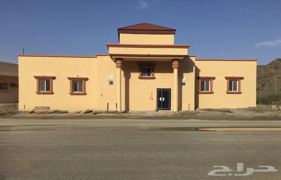Two-story residential building for sale with 3 bedrooms, living room, hall, kitchen, and 3 bathrooms63613867711617110