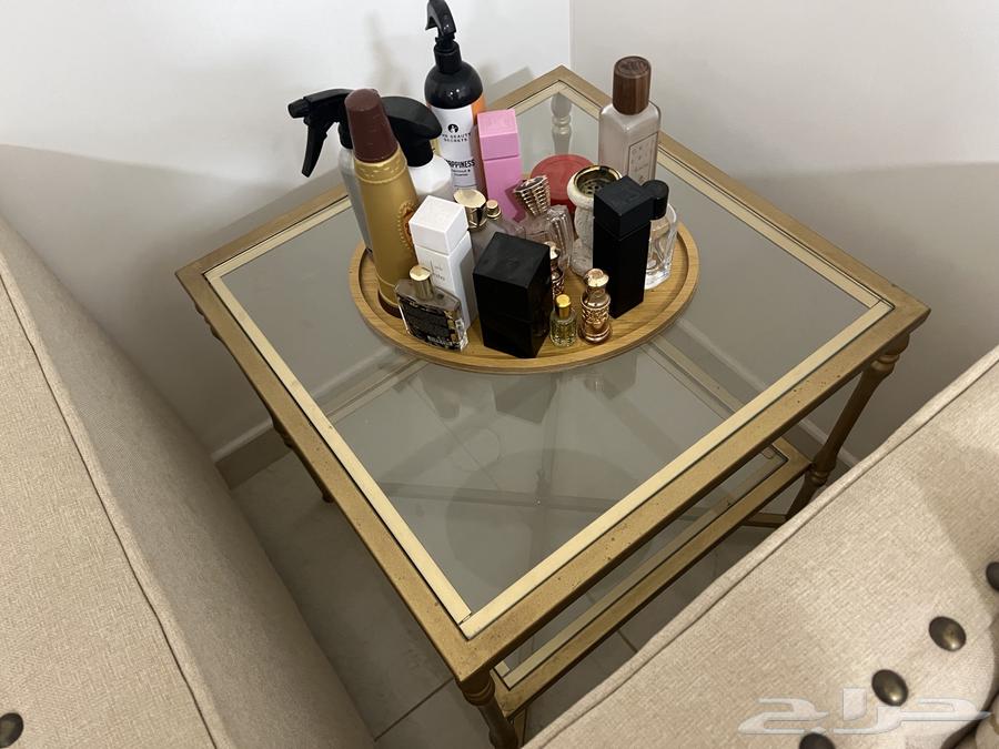 طاولة مع 4 خدمه و2 زاوية حدها 50064359346285185112