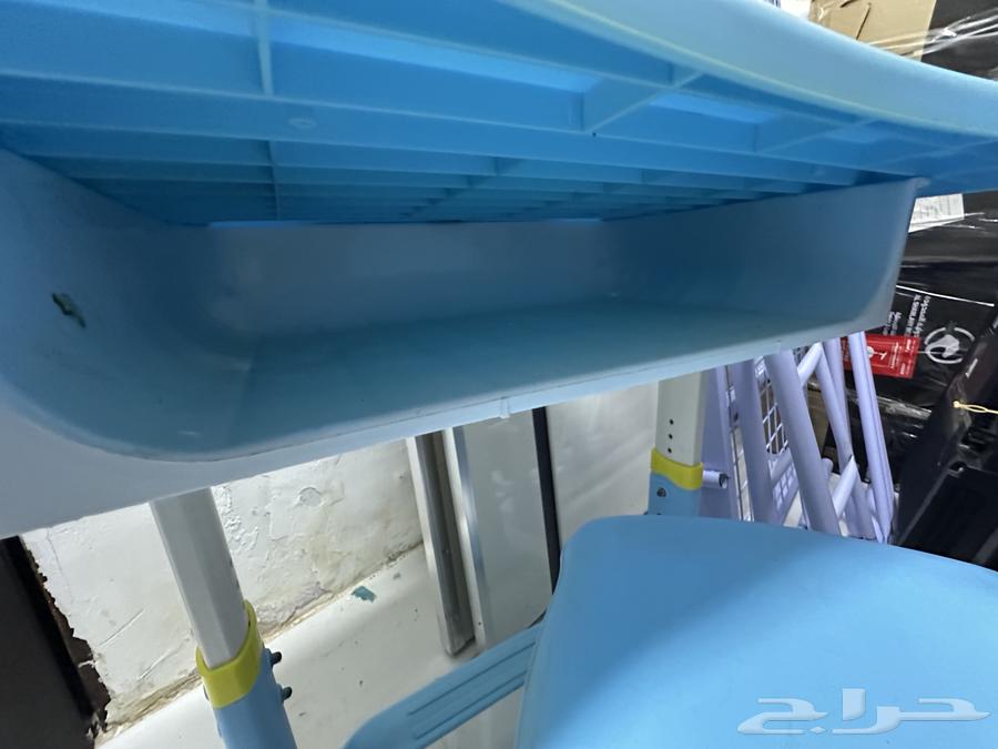 Study lamp and chair64370438993026113