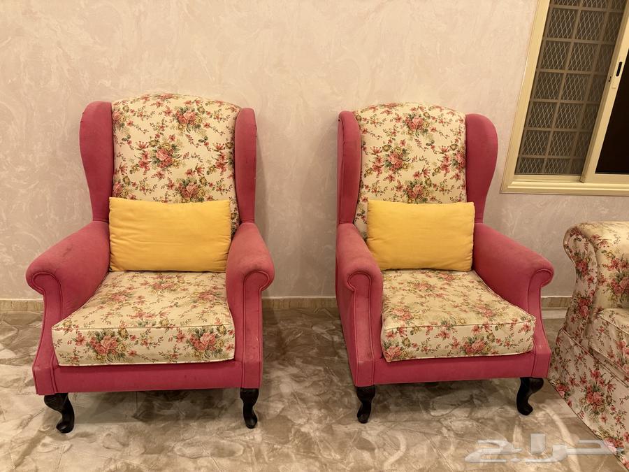 كنب مع طاولة للبيع64359102434947111