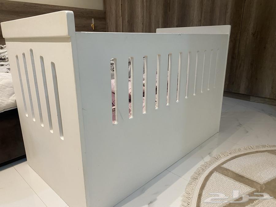 للبيع سرير اطفال نظيف مستعجل64349492293378111