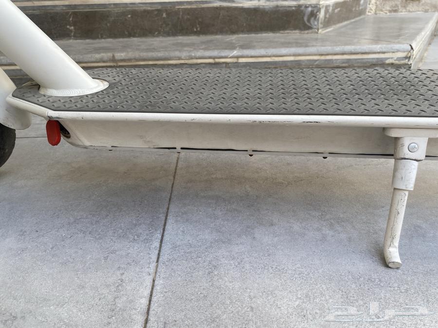 Standing scooter comes with charger and phone holder, bought for 800 now only 60064356748126977111