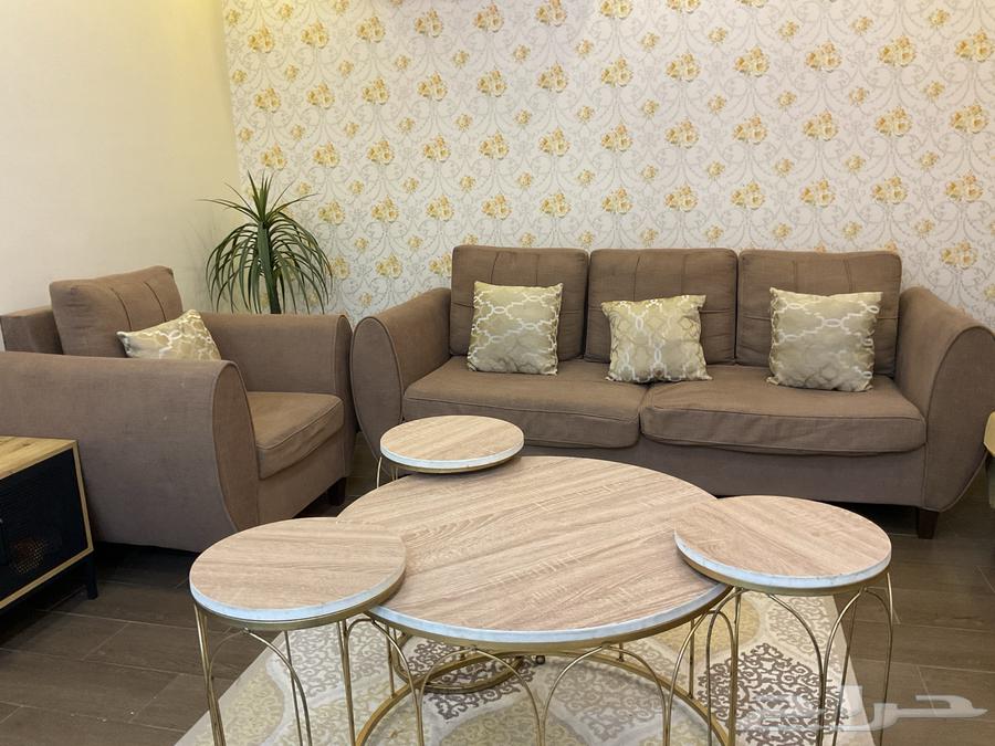 كنب   طاوله كبيره و 3 خدمه64362348205059110