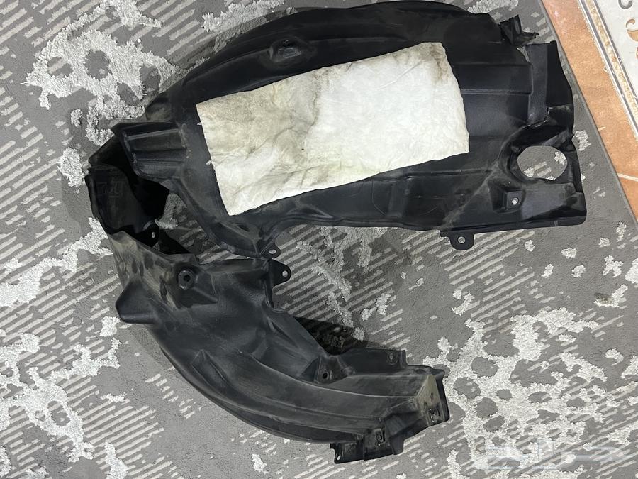 2023 Camry front right inner fender, agency, has a small repairable crack64494468548610111