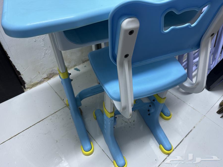 Study lamp and chair64370438993026114