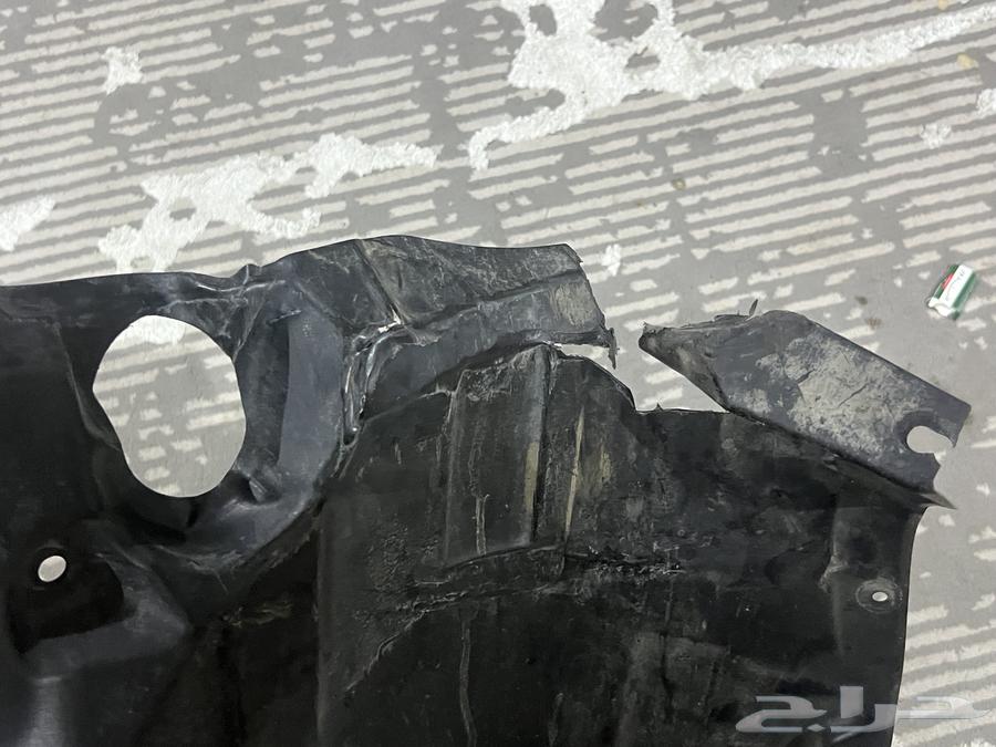 2023 Camry front right inner fender, agency, has a small repairable crack64494468548610113