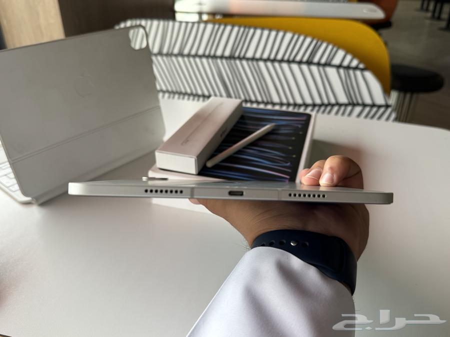 iPad Pro M2 256 with original keyboard and pen64358843123715110