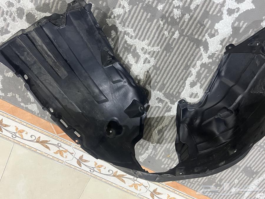 2023 Camry front right inner fender, agency, has a small repairable crack64494468548610110