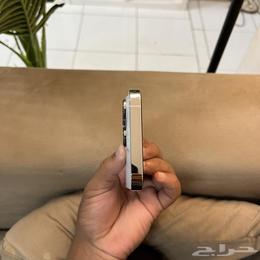 ايفون 14 pro كرتونه موجود ابيض64352733731714112