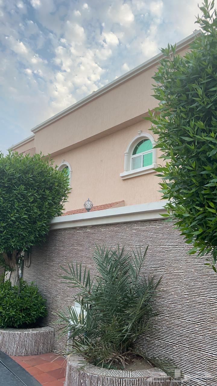 Building for sale, villa and three apartments, Al-Basatin neighborhood63613866609923112