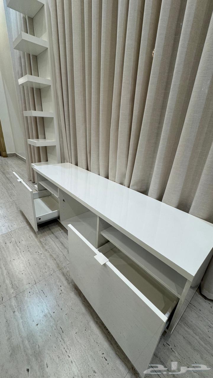 طاولة تلفزيون TV من ايكيا مودرن ابيض - طاولات طاوله تلفاز64359793048194111