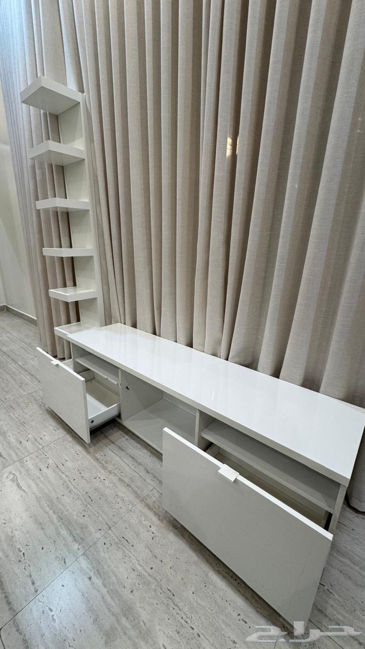 طاولة تلفزيون TV من ايكيا مودرن ابيض - طاولات طاوله تلفاز64359793048194112