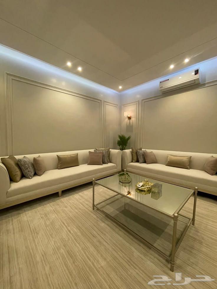 مطلوب كنب مجلس كامل بسعر لايتجاوز الف مع طاولات وستارة64355639762306110