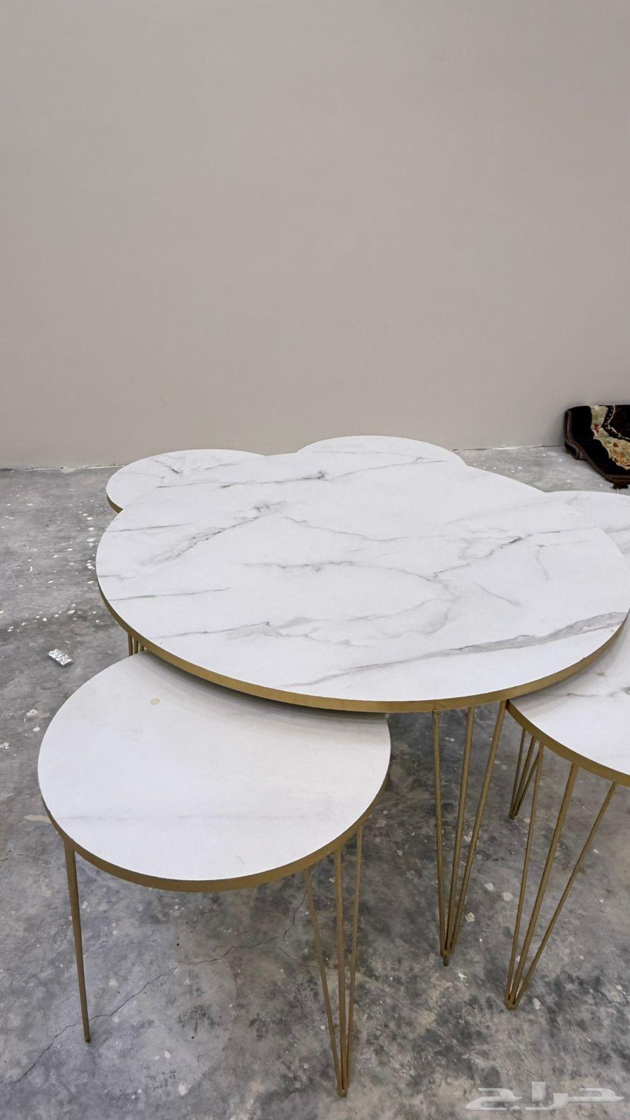 طاوله بخدماتها5 شبه جديد للبيع64358828849282111