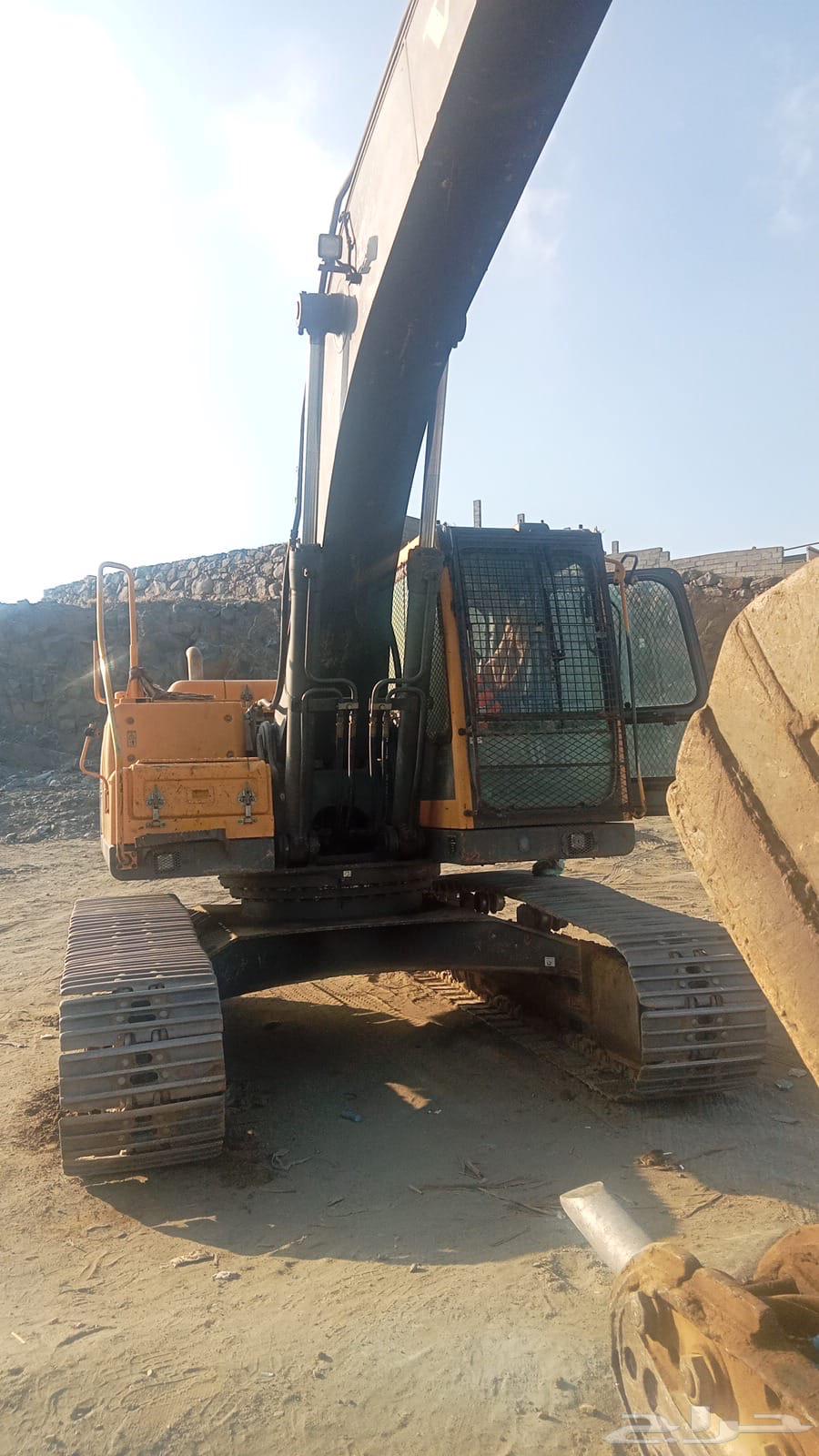 Buklein Volvo 210 Al-Futtaim with Hammer Operator Required64501229337345110